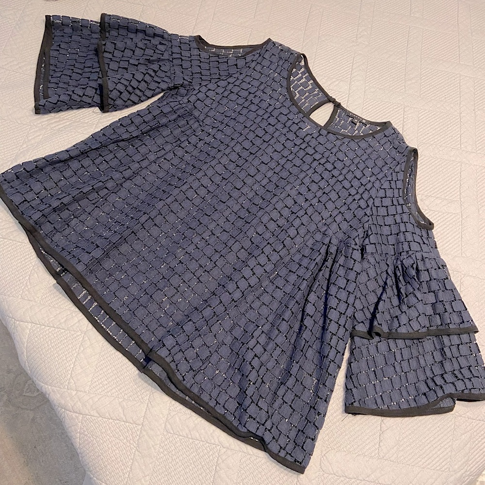 Cirana cold shoulder blouse Size M